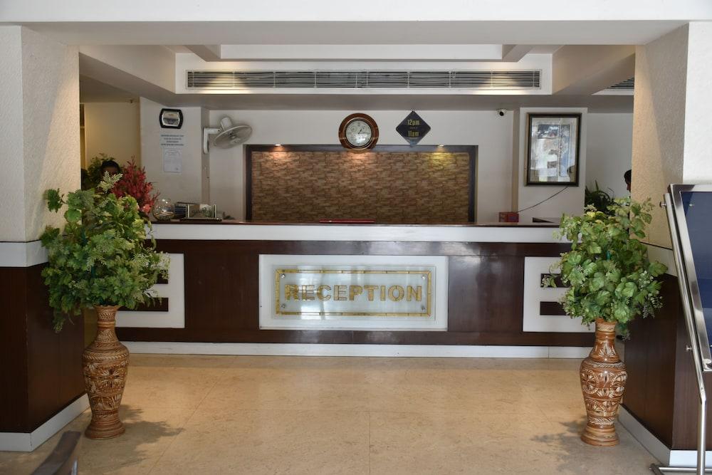 Hotel Impress Igi Airport Delhi Нью-Дели Экстерьер фото